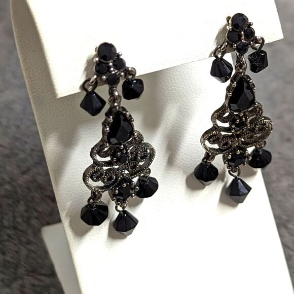 Vintage Black Bead and Antiqued Silvertone Chandelier Pierced Earrings - Picture 4 of 10